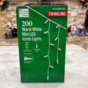 Home Accents Holiday 200 "Twinkling" LED Icicle Lights Warm White Xmas Weddings